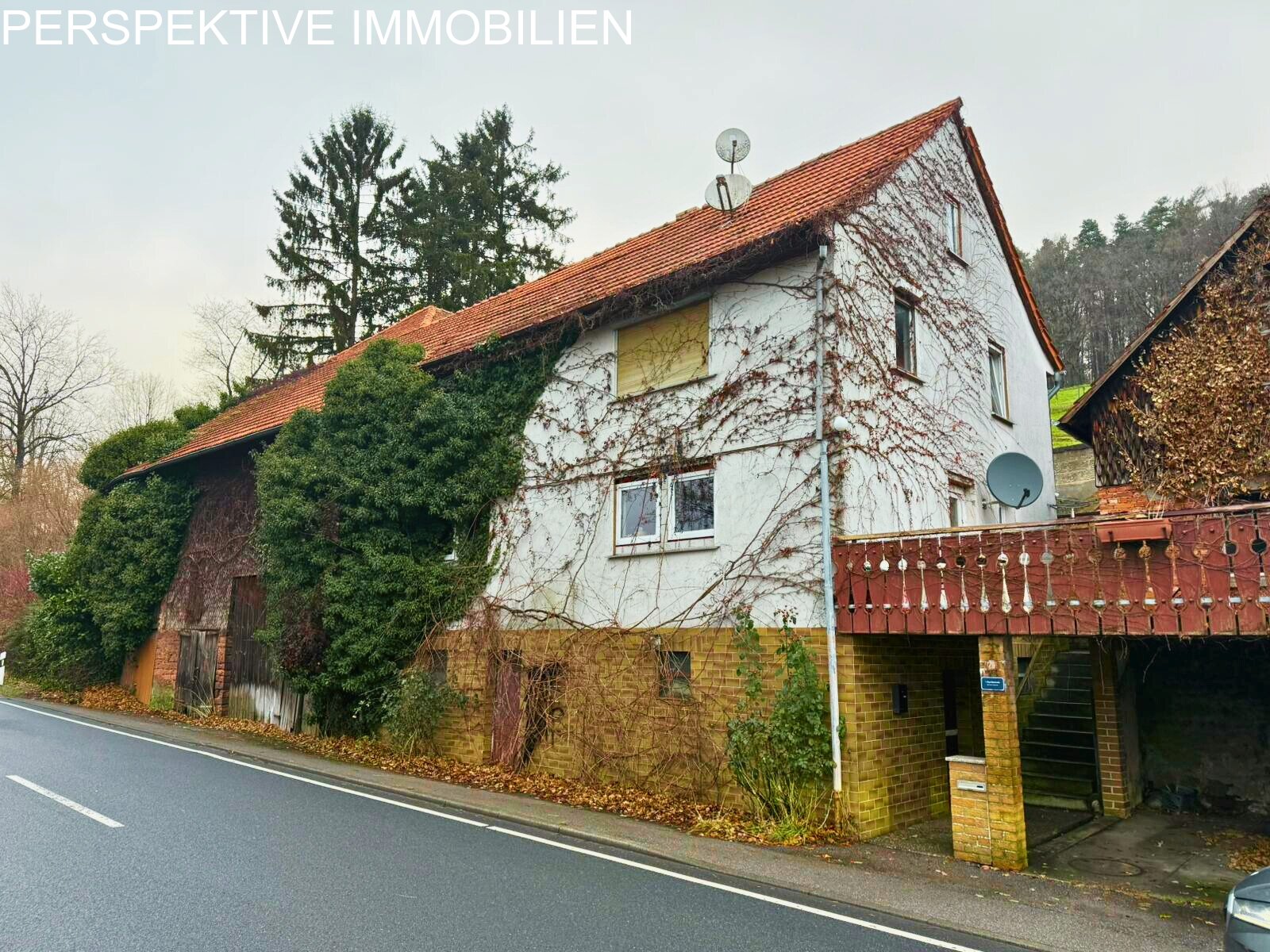 Ländliches Anwesen - EFH mit Scheune und Nebengebäuden Ländliches Anwesen - EFH mit Scheune und Nebengebäuden