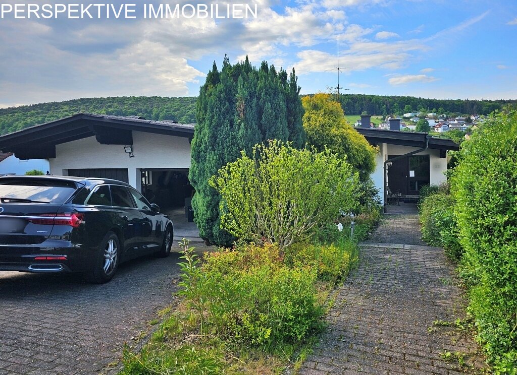 Solides Architektenhaus mit 2 Wohnungen und Blick über Bad König Solides Architektenhaus mit 2 Wohnungen und Blick über Bad König