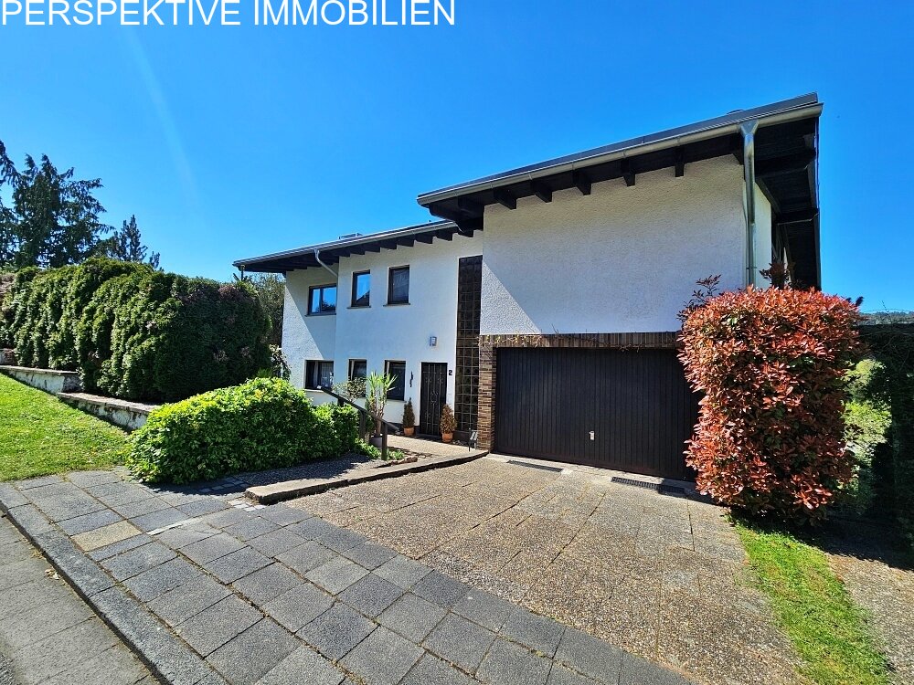 Großartiges Zweifamilienhaus mit ELW und schöner Aussicht Großartiges Zweifamilienhaus mit ELW und schöner Aussicht
