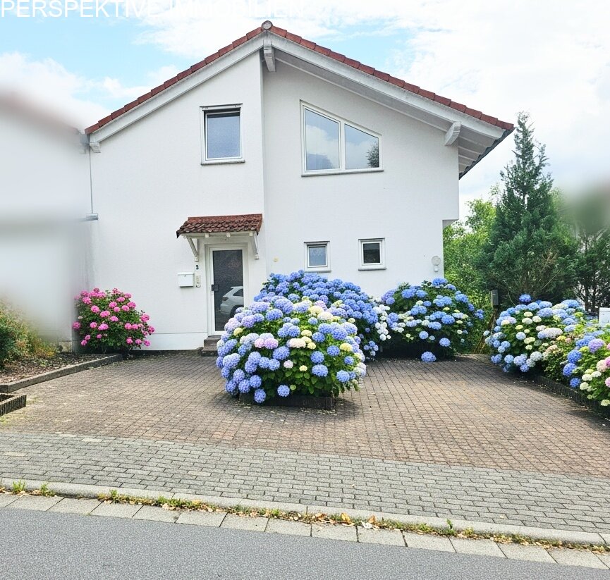 Großzügige Doppelhaushälfte mit Einliegerwohnung in ruhiger Lage von Nieder-Kinzig Großzügige Doppelhaushälfte mit Einliegerwohnung in ruhiger Lage von Nieder-Kinzig